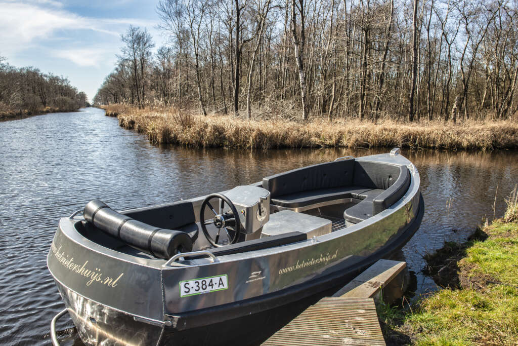 Weerribben Bootverhuur | Boot in het water